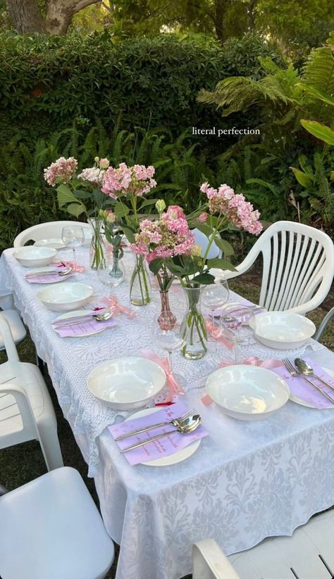 Fairy Backyard Wedding, Tangled Cake Aesthetic, Pink Garden Birthday Party, Outdoor Birthday Brunch, Floral Party Aesthetic, Yea Party Ideas, Coquette Themed Party, Brunch Flowers, Pink Garden Party