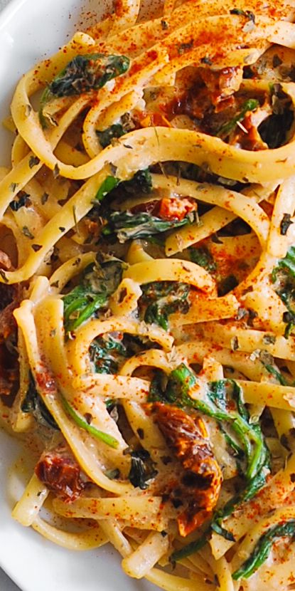 Spinach Sundried Tomato Pasta, Star Pasta Recipes, Spinach Sundried Tomato, Simple Italian Pasta, Tomato Cream Sauce Pasta, Cream Sauce Pasta, Tomato Cream Sauce, Resep Pasta, Spinach Tomato