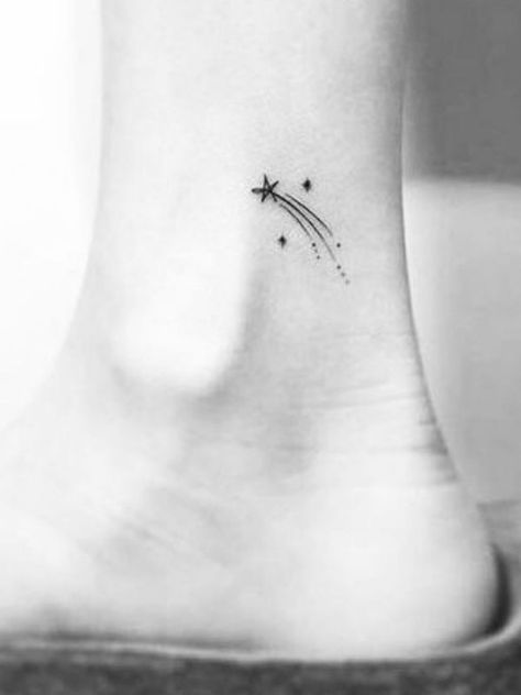 Tatouage étoile filante cheville Finger Tattoo Meaning, Shooting Star Tattoo, Small Girl Tattoos, Star Tattoo, Finger Tattoo, Discreet Tattoos, Tattoo Meaning, Subtle Tattoos, Ankle Tattoo