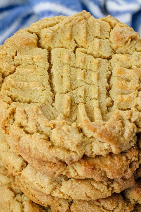 Crispy Peanut Butter Cookies, Jif Peanut Butter, Cookie Cookbook, Cake Mug, Just A Pinch Recipes, Peanut Butter Cookie Recipe, Just A Pinch, Healthy Food Choices, Melt In Your Mouth