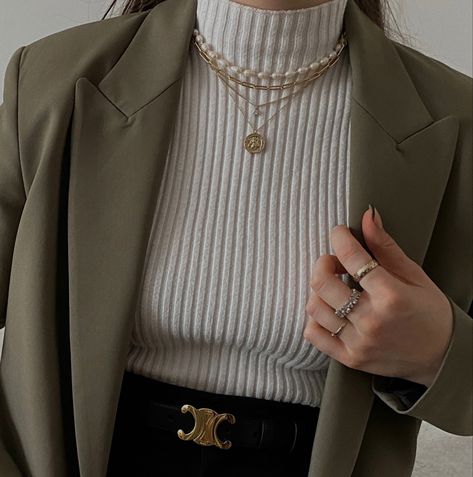 celine belt | triomphe | aesthetic details | jewelry inspo | detail shot | gold Fashion Detail Shots, Detail Shots Fashion, Celine Triomphe Belt Outfit, Celine Outfit Style, Celine Belt Outfit, Outfit Details Aesthetic, Celine Triomphe Belt, Yellow Photoshoot, Styles Hijab