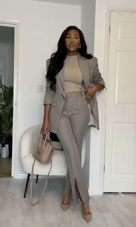 Black Business Women Outfits, Business Conservative Outfit, Office Babe Outfits, Brown Professional Outfit, Reporter Outfits Women, Winter Office Outfits Black Women, Executive Interview Outfit Women, Women’s Conference Outfit, Black Women Corporate Fashion