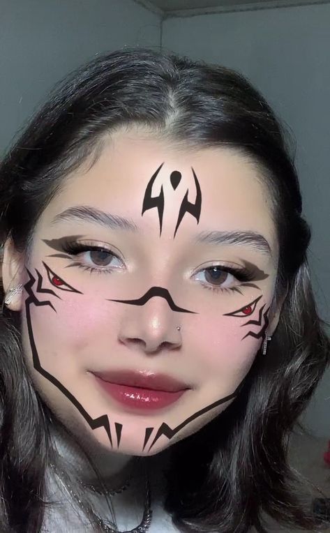 Sukuna Face Makeup, Sukuna Makeup Tutorial, Sukuna Make-up, Sukuna Female Cosplay, Sukuna Cosplay Female, Sukuna Makeup, Sukuna Cosplay, Stitches Makeup, Funky Makeup