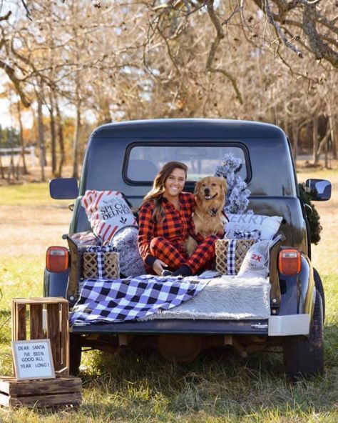 Christmas Tree Truck Photo Shoot, Christmas Pick Up Truck Photos, Green Truck Christmas Pictures, Blue Truck Christmas Photos, Truck Bed Photoshoot Christmas, Pickup Truck Christmas Photoshoot, Holiday Truck Photoshoot, Truck Bed Christmas Photoshoot, Old Truck Christmas Photos