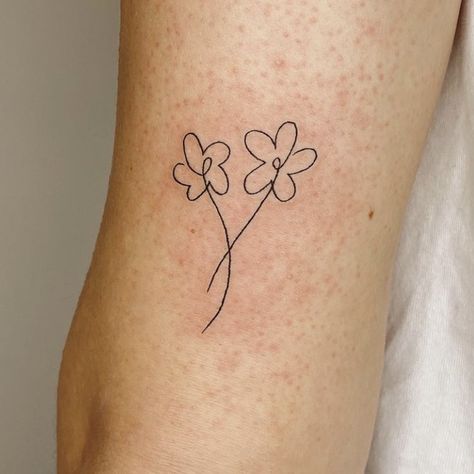 Small Cartoon Flower Tattoo, Daisy Fine Line Tattoo, Single Line Flower Tattoo, Fine Line Daisy Tattoo, Little Flower Tattoo, Fineline Flower Tattoo, Fine Line Flower Tattoo, Small Daisy Tattoo, Daisy Tattoos