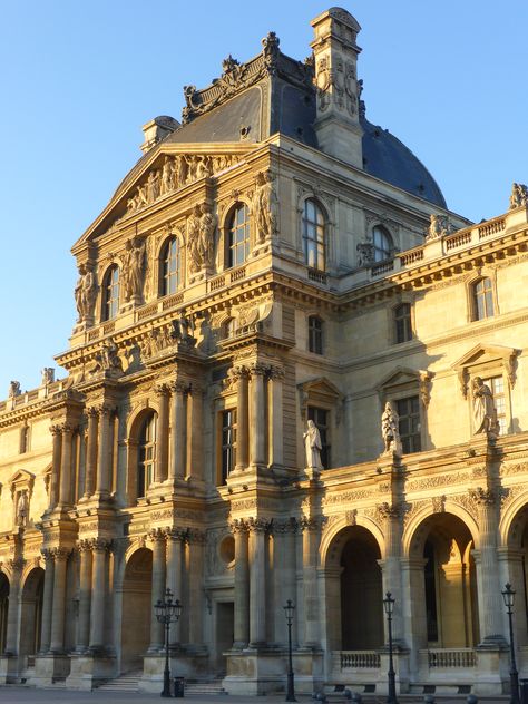 Italian Chateau, Paris Aesthetics, Musee Du Louvre, Louvre Palace, Castle Pictures, Building Aesthetic, Romanesque Architecture, Old Paris, French Architecture