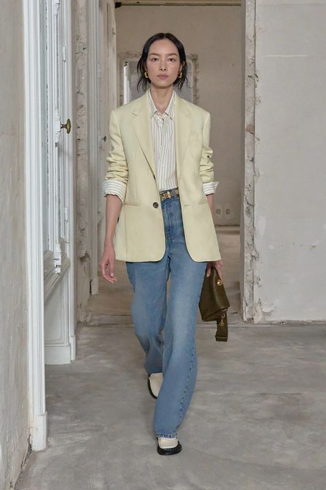 Ami Spring 2025 Menswear Fashion Show | Vogue Androgynous Outfits, Fasion Outfits, Menswear Fashion Show, Androgynous Fashion, Runway Looks, Spring Outfits Women, Menswear Fashion, Summer Outfits Men, Menswear Collection