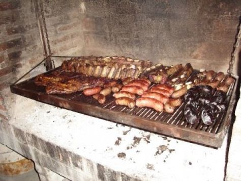 Argentine Recipes, Asado Grill, Argentine Grill, Argentina Food, Argentinian Food, Bbq Catering, Fire Food, Outdoor Oven, Fire Cooking