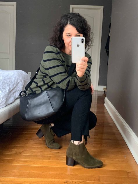 Olive Green Boots Outfit Winter, Olive Green Ankle Boots Outfit, Green Booties Outfit, Green Boots Outfit, Chelsea Boots With Jeans, Green Shoes Outfit, Ankle Boots Outfit Fall, Booties Outfit Fall, Vince Boots