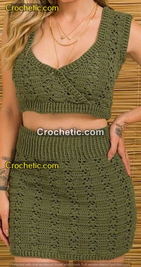 "Contemporary Crochet: Trendy Pieces for Your Wardrobe" Crochet Bralette Top, Crochet Tank Tops, Crochet Top Outfit, Crochet Cape, Crochet Crop Top Pattern, Mode Crochet, Crochet Skirts, Crochet Ladies Tops, Crochet Fringe