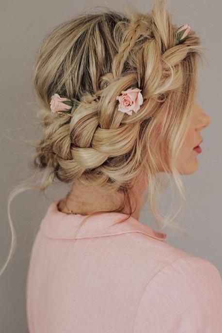 25 Gorgeous Wedding Hairstyles for Long Hair #wedding #hair #style #trends #southernliving Sanggul Modern, Halo Braid, Rustic Wedding Hairstyles, Flowers In Her Hair, Barefoot Blonde, Loose Braids, Cool Braid Hairstyles, Bohol, Crown Braid