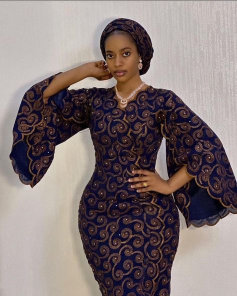 Borodeh Dress Styles, Borodeh Senegalese, Modest Asoebi Lace Styles, Hausa Styles For Women, Simple Lace Styles, Ankara Boubou Styles, Atampa Styles, Dresses With Accessories, Ankara Short Dresses