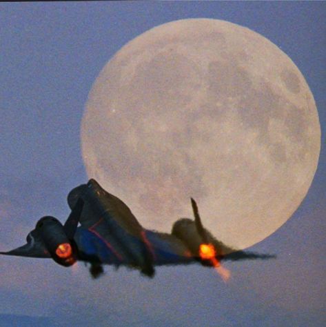 Sr71 Blackbird, Cars Anime, Lockheed Sr-71 Blackbird, Anime Nature, Lockheed Sr 71, Jet Fighter Pilot, Sr 71 Blackbird, Sr 71, Air Fighter