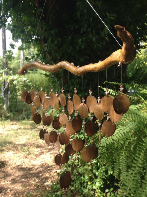 How to Make Pressed Copper Penny Wind Chimes Penny Floor Designs, Penny Table Tops, Pressed Pennies, Carillons Diy, Penny Floor, Wind Chimes Sound, Diy Wind Chimes, Copper Penny, Wind Chime