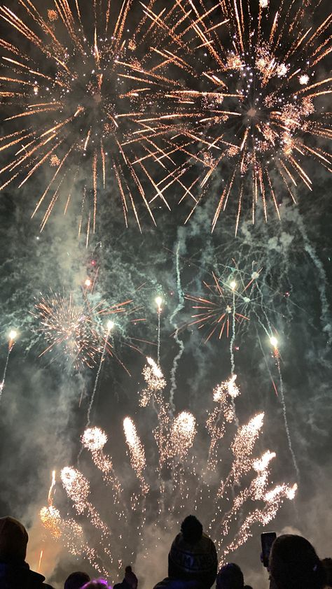 Fireworks Aesthetic Pictures, Aesthetic Wallpaper Fireworks, Gold Fireworks Aesthetic, Fireworks Night, Fireworks At Beach Aesthetic, Fireworks At The Beach, Fireworks In Japan, Bonfire Night, Pretty Landscapes