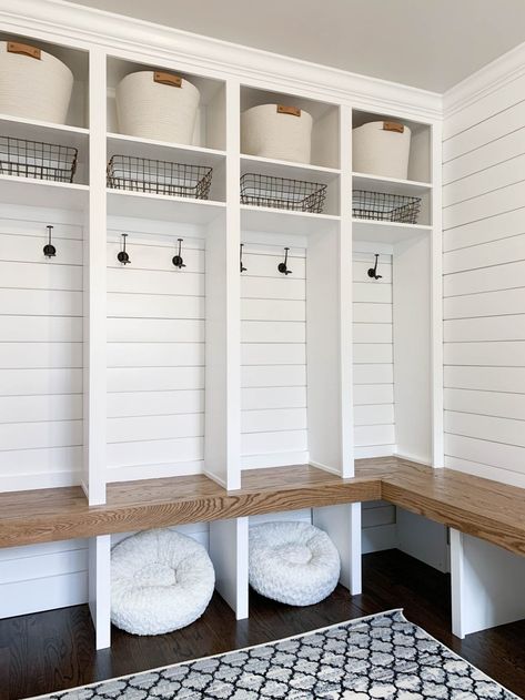 Mudroom Laundry Room Ideas, Functional Mudroom, Modern Farmhouse Entryway, Farmhouse Mudroom, Mudroom Lockers, Mudroom Organization, Mudroom Entryway, Mudroom Decor, Mudroom Laundry Room