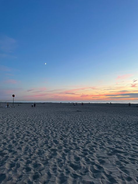 #beach #denhaag #netherlands #summer Trip Vibe, Netherlands Summer, Girl At Beach, School Trip, Travel Aesthetic, Holland, Netherlands, Water, Travel