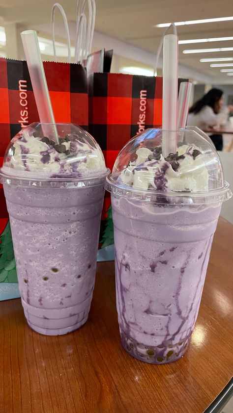 Boba, bubble tea Purple Milkshake, Boba Aesthetic, Boba Tea Recipe, Drinks Aesthetic, Aesthetic Drinks, Bubble Tea Boba, Starbucks Drinks Recipes, Fancy Drinks, Food Therapy