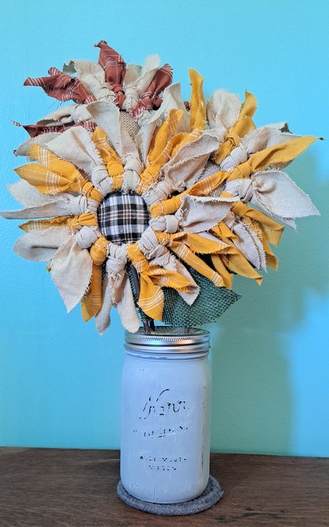 Mason jar ring Mason Jar Ring Wreath, Jar Rings Crafts, Canning Ring Flowers, Mason Jar Ring Crafts, Canning Ring Crafts, Mason Jar Lid Flowers, Mason Jar Lids Crafts, Jar Lid Crafts, Quilt Crafts