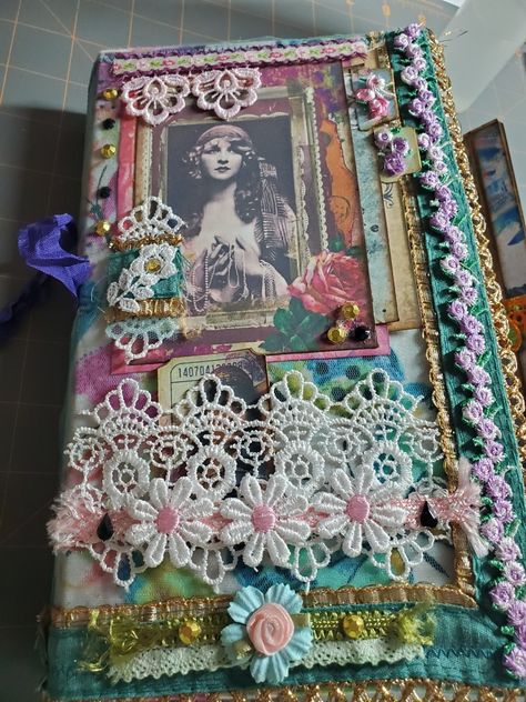 Scrapbook Journal Cover Ideas, Maximalist Journal, Bohemian Journal, Whimsical Journal, Boho Journal, Art Journal Cover, Pretty Journals, Shabby Chic Cards, Cool Journals