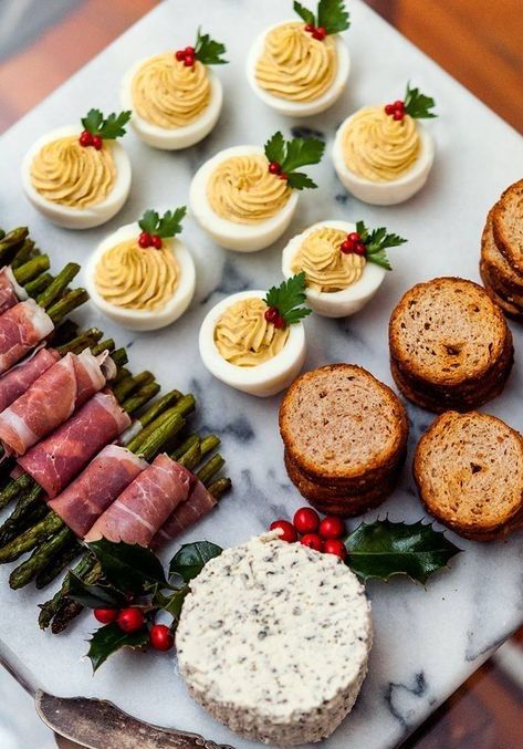 Fun Christmas Meals, Christmas Lunch Aesthetic, Elegant Christmas Dinner Party, Christmas Deviled Eggs, Xmas Meals, Elegant Christmas Dinner, Easy Christmas Dinner, Small Bites Appetizers, Christmas Buffet