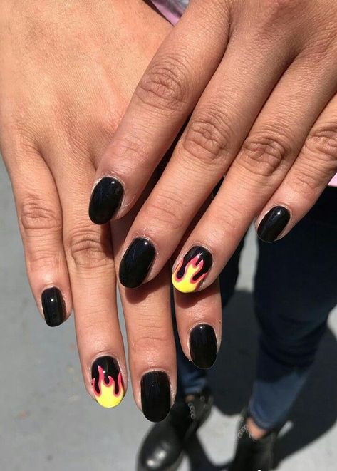 Black Nails Inspiration Short, Nails Fuego, Fire Nails Designs, Rocker Nails, Band Nails, Mens Nails, Art Guide, Black Acrylic Nails, Punk Nails