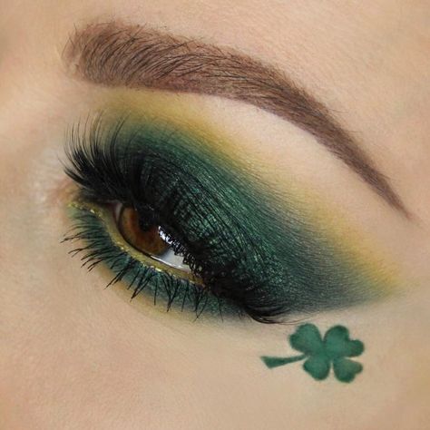 Oscars Makeup, Saint Patricks Day Makeup, Holiday Eyeshadow, Day Eye Makeup, Eyeshadow Designs, Smashbox Cosmetics, Green Smokey Eye, Hazel Eye Makeup, Day Makeup Looks