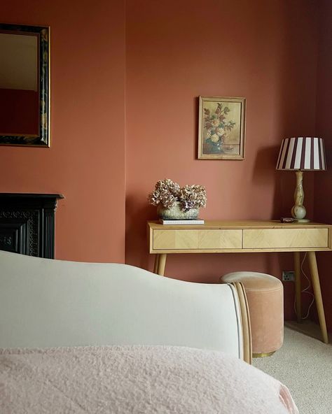 1 Cosy Bedroom Corner 🕯️ ✨- in 4 ways! Which is your favourite? Although this bedroom was only decorated just over a year ago this shows how much I like to shift furniture around! But really this post is to hail the impact of this beautiful warm terracotta paint colour on this previously greyish north facing room! Captured in different seasons and lights - this room still glows! Have you got a paint colour that never fails to evoke warmth and cosiness? I also think this is me slowly easing ... Coffee Coloured Bedroom, Tiny Bedroom Paint Ideas, Bedroom North Facing, Terracotta Feature Wall, Colour Drenched Bedroom, Colour Drenching Bedroom, Color Drenching Bedroom, Orange Bedroom Walls, North Facing Room