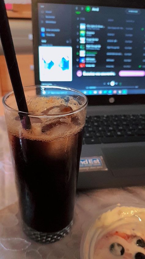 Iced americano Americano Iced Coffee, Iced Americano Aesthetic, Americano Aesthetic, Iced Americano, Americano Coffee, Cafe Food, A Drink, Aesthetic Food, Iced Coffee