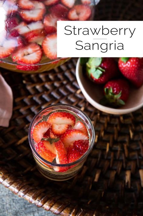 Make this Strawberry Sangria with Pinot Grigio Wine. This summer sangria recipe has just three ingredients and it perfect for every summer gathering! Pinot Grigio Sangria, Sprite Cocktail, Ginger Beer Drinks, Summer Sangria Recipes, Easy Sangria Recipes, Strawberry Sangria, Raspberry Cocktail, Cut Strawberries, Beer Drinks