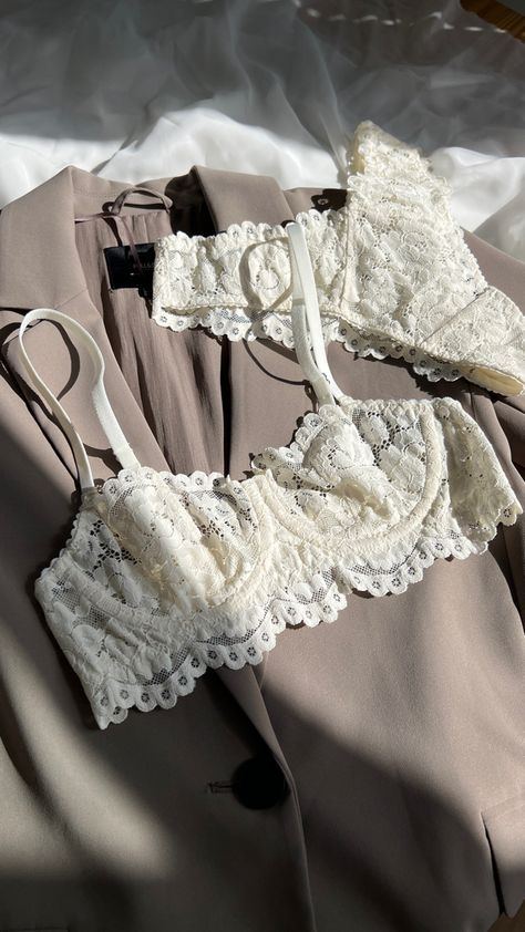 Кружевное нижнее белье белого цвета Cute Lingerie, White Set, Dream Girl, Pretty Lingerie, Inspiration Mode, Lingerie Set, Aesthetic Clothes, Pretty Outfits, Fashion Inspo Outfits