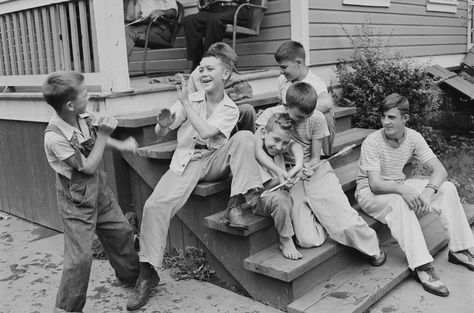 15 Lessons We Can Learn From the 'Greatest Generation' 1950s Teen Fashion, Life In The 1950s, Greatest Generation, Lazy Summer Days, Spiritual Advisor, Swing Dancing, July 12, Black And White Photographs, Chicago Illinois