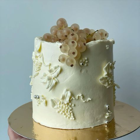 Chocolate Charlotte, Chocolate Cream Puffs, Tea Macarons, Birthday 25, Vanilla Panna Cotta, Sugar Frosting, Beautiful Cake Designs, Mascarpone Cream, White Cakes