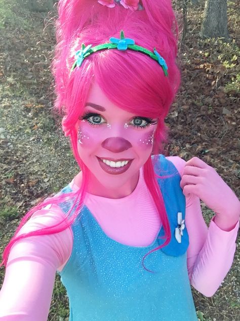 Princess poppy! Poppy Costume Diy, Troll Costume Diy, Princess Poppy Costume, Troll Halloween Costume, Poppy Outfit, Poppy Costume, Troll Costume, Trolls Poppy, Princess Poppy