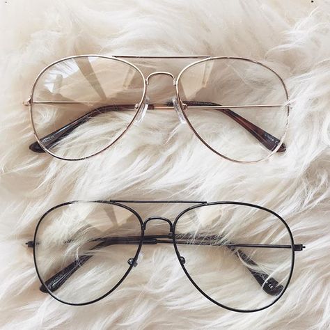 Cute Glasses Frames, Mens Eye Glasses, Classy Glasses, Glasses Frames Trendy, Chain Ring Gold, Mens Glasses Fashion, Nice Glasses, Glasses Trends, Nerd Glasses