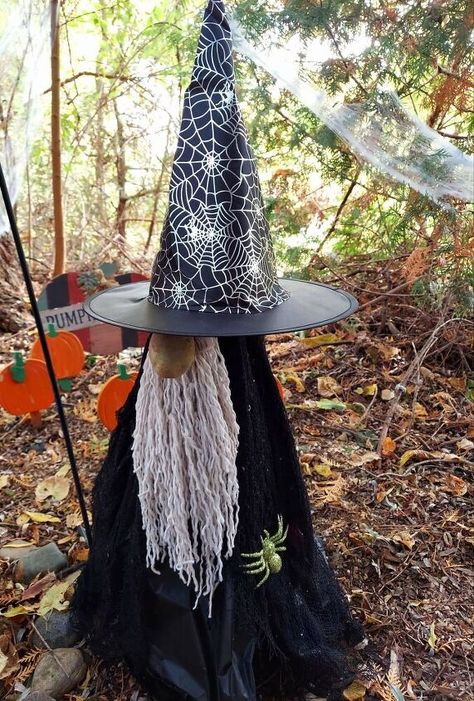 Yard Witch, Tomato Cage Crafts, Topiary Diy, Black Tablecloth, Witch Legs, Dollar Store Halloween, Halloween Gnome, Halloween Decorations Diy Outdoor, Witch Diy