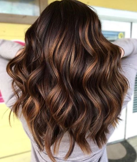 Hair Color Ideas That’ll Make This Summer Feel Totally Fresh for Blondes, Brunettes, and Redheads Cinnamon Hair, Winter Hair Colors, Rambut Brunette, Tumblr Hair, Gorgeous Hair Color, Hair With Highlights, Caramel Highlights, Brown Hair Balayage, Winter Hair Color