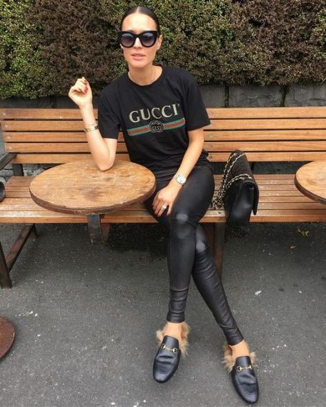 Photo Gucci Mules Outfit, Princetown Gucci, Gucci Sneakers Outfit, Slipper Outfit, Mules Outfit, Gucci Outfit, Slippers Outfit, Gucci T Shirt, Gucci Outfits