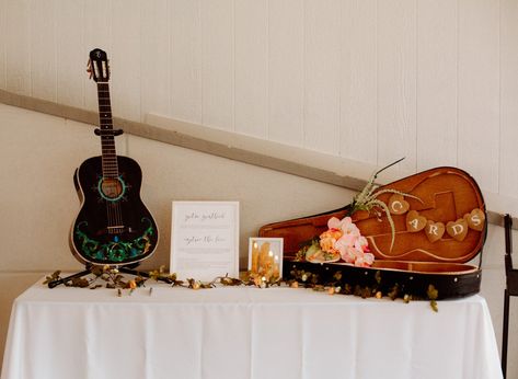 Guitar Case Wedding Cards, Guitar Case Card Box Wedding, Guitar Wedding Guest Book, Guitar Centerpiece Ideas, Guitar Guest Book, Wedding Refreshments, Senior Boards, Hot Rod Wedding, Books Instead Of Cards