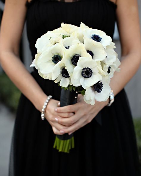 Simple Bridesmaid Bouquets, Wedding Dresses Simple Elegant, Black And White Centerpieces, Beetlejuice Wedding, Prom Flowers Bouquet, Black Corsage, Prom Bouquet, Anemone Bouquet, Bridesmaid Bouquet White