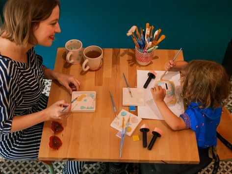 Les vacances arrivent à grand pas et vous cherchez peut être des idées de choses à faire avec vos enfants pour en profiter pleinement! Voici 10 idées d’activités en famille à la Toussaint à Paris 1- Peindre sur la céramique chez Biscuit Atelier Céramique (Paris 11) Le mois dernier, nous avons testé ce super atelier […] Louis Vuitton Paris, La Girl, Paris, Lifestyle, 10 Things, Fondation Louis Vuitton