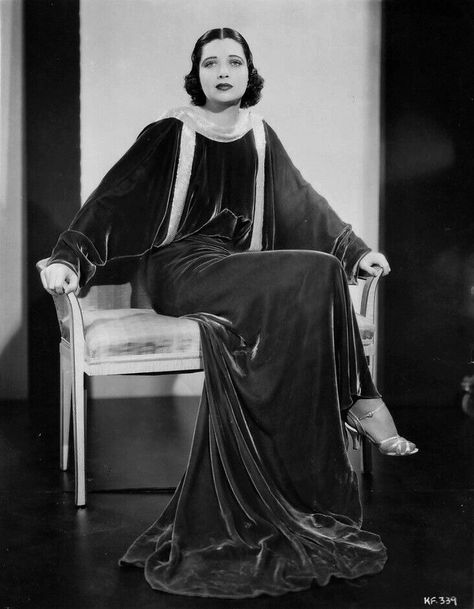 Kay Francis 1934 Kay Francis, Modern Screens, Bar Vintage, Greta Garbo, Classic Movie Stars, Black And White Film, 1930s Fashion, Vintage Photo, Hollywood Stars