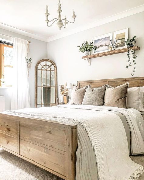 Rustic Transitional Bedroom, Country Bedroom Ideas Farmhouse Simple, Light Brown Bed Frame, Rustic Bedroom Design, Farmhouse Bedroom Decor Ideas, Decor Ideas Bedroom, Modern Farmhouse Bedroom, Country Bedroom, Farmhouse Bedroom Decor