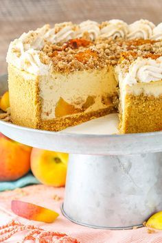 Bourbon Peach Streusel Cheesecake - peaches, cinnamon, brown sugar and bourbon in one amazing cheesecake! Cheesecake With Peach Topping, Peach Bourbon Cheesecake, Bourbon Peach Cheesecake, Fancy Cheesecake Recipes, Easy Homemade Cheesecake, Unique Cheesecake Recipes, Peach Streusel, Amazing Cheesecake, Peach Cheesecake