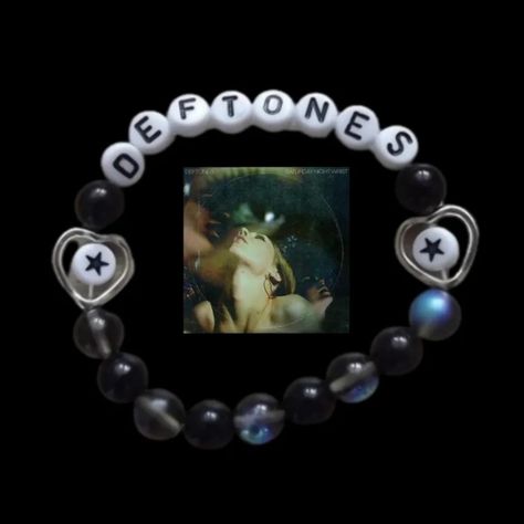 Deftones Bracelet, Pulseras Kandi, Music Bracelet, Kandi Inspo, Diy Kandi Bracelets, Band Bracelets, Pony Bead Bracelets, Diy Kandi, Kandi Ideas