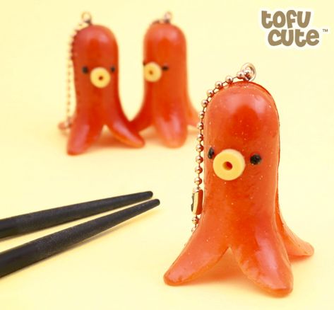 Octopus Diy, Cute Objects, Kawaii Keychain, Octopus Sausage, Kawaii Octopus, Cute Keychains, Keychains, Bento Octopus Sausages, Kawaii Plushies Keychain