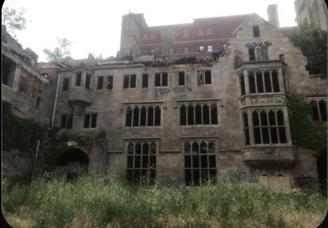 Eerie Places, American Gothic, Southern Gothic, Gothic Aesthetic, Ghost Hunting, Dark Photography, Abandoned Buildings, Pretty Places, Abandoned Places