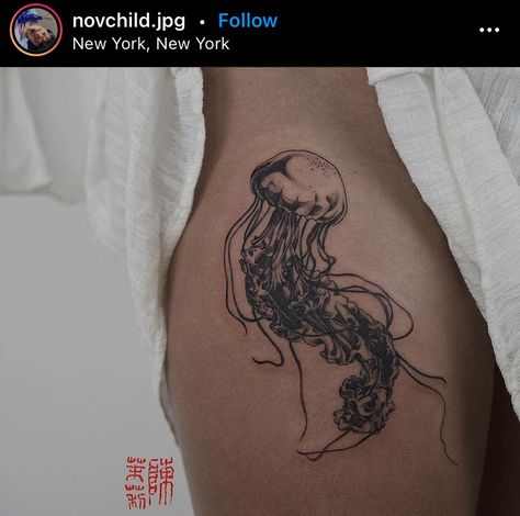 Sea Turtle Tattoos, Floating In The Ocean, Turtle Tattoos, Sea Turtle Tattoo, 16 Tattoo, Nyc Tattoo, Jellyfish Tattoo, Ocean World, Medusa Tattoo