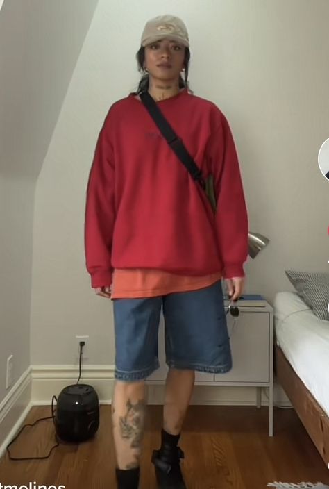 Big Shirt Big Shorts Outfit, Bermuda Sweat Shorts Outfit, Jean Cargo Shorts Outfit, Women’s Baggy Jorts Outfit, Long Jean Short Outfits, Long Baggy Jean Shorts Outfit, Big Cargo Shorts Outfit, Jorts Outfit Long Sleeve, Long Denim Shorts Outfits