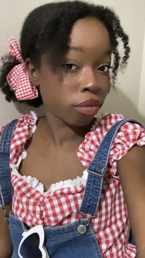 Farmer Hairstyles, Farm Girl Hairstyles, Farmgirl Outfits, Country Coquette, Farm Girl Outfits, Farmer Costume, Coquette Americana, No Ordinary Girl, Gingham Outfit